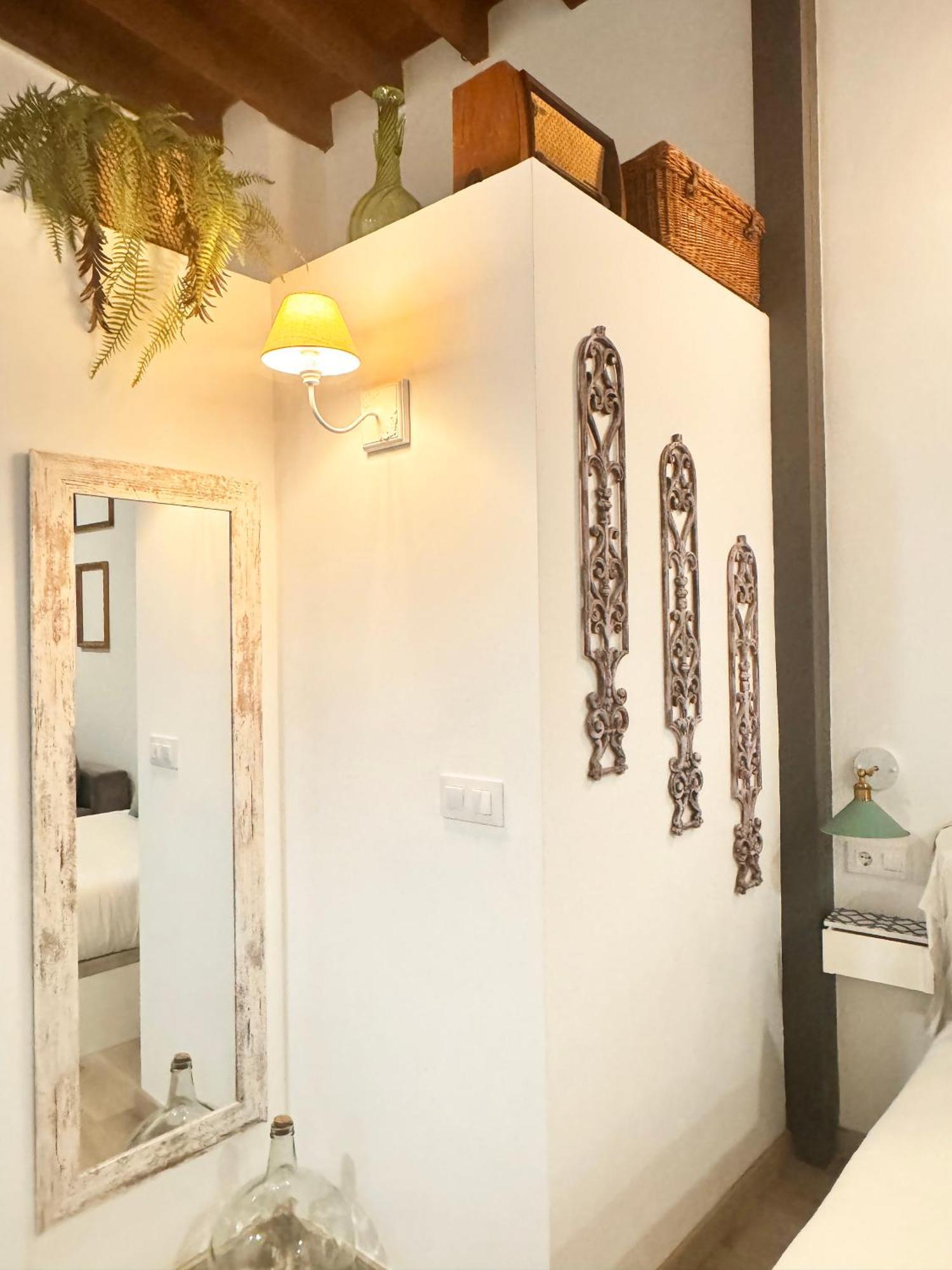 Palace House Hercules - *